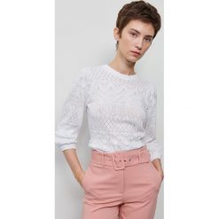Sweter z ażurowym wzorem - Kremowy. Białe swetry damskie Reserved, s, bez wzorów, bez rękawów, bez kaptura. Za 69,99 zł.