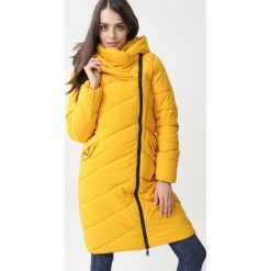 Żółta Kurtka Cof Touch. Żółte kurtki damskie Born2be, na zimę, s, z aplikacjami, z tkaniny, długie. Za 269,99 zł.