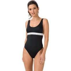 Calvin Klein Kostium kąpielowy jednoczęściowy Czarny. Czarne stroje kąpielowe damskie Calvin Klein, s, bez wzorów, z elastanu. Za 402,95 zł.