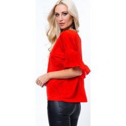 Bluzka z falbankami przy rekawach czerwona MP13004. Czerwone bluzki damskie Fasardi, m, bez wzorów, z falbankami, bez rękawów. Za 39,00 zł.