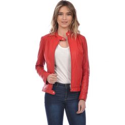 Skórzana kurtka w kolorze czerwonym. Czerwone kurtki damskie Kurtki skórzane, l, bez wzorów, klasyczne. W wyprzedaży za 669,95 zł.