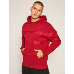Bluza Tommy Jeans DW0DW08410. Czerwone bluzy męskie Tommy Jeans, m, bez wzorów, z jeansu, bez kołnierzyka, bez rękawów, bez kaptura. Za 449,00 zł.