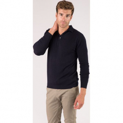 Sweter kaszmirowy w kolorze granatowym. Niebieskie swetry klasyczne męskie marki Just Cashmere, m, z kaszmiru, z klasycznym kołnierzykiem. W wyprzedaży za 326,95 zł.