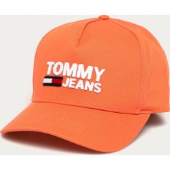 Tommy Jeans - Czapka. Różowe czapki damskie Tommy Jeans, bez wzorów, z bawełny. W wyprzedaży za 99,90 zł.