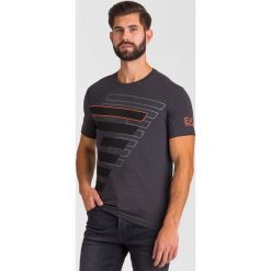 T-SHIRT EA7 Emporio Armani. Szare t-shirty męskie EA7 Emporio Armani, m, z nadrukiem, z okrągłym kołnierzem. W wyprzedaży za 149,50 zł.
