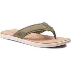 Japonki UGG - M Seaside Flip 1099749 M/Msg. Zielone klapki męskie Ugg, ze skóry, bez zapięcia. W wyprzedaży za 239,00 zł.
