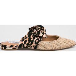 Steve Madden - Klapki Emika. Pomarańczowe klapki damskie Steve Madden, bez wzorów, ze skóry, bez obcasa. W wyprzedaży za 299,90 zł.