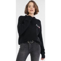 Czarny Sweter Shirintarish. Czarne swetry damskie Born2be, s, bez wzorów, bez rękawów, bez kaptura. Za 119,99 zł.