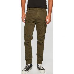 G-Star Raw - Spodnie. Zielone spodnie męskie G-Star RAW, na co dzień, bez wzorów, z elastanu, retro. Za 469,90 zł.