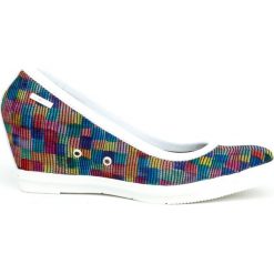 Półbuty na koturnie - skóra naturalna - model 024 - kolor kwadraty. Szare półbuty damskie Zapato, z nadrukiem, z jeansu, eleganckie, z kwadratowym noskiem, na wysokim obcasie, na platformie, bez zapięcia. W wyprzedaży za 173,40 zł.