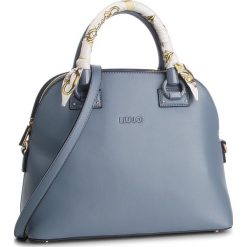 Torebka LIU JO - M Satchel A19097 E0040 Nuvola 74111. Niebieskie torebki klasyczne damskie Liu Jo, bez wzorów, ze skóry ekologicznej, klasyczne, bez dodatków. W wyprzedaży za 439,00 zł.