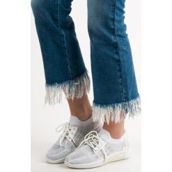 BIAŁE WSUWANE OBUWIE. Białe trampki i tenisówki damskie Primavera, bez wzorów, bez zapięcia. Za 49,90 zł.