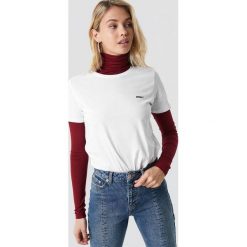 NA-KD Trend T-shirt basic Saint - White. Białe t-shirty damskie marki NA-KD Trend, z nadrukiem, z jersey, z okrągłym kołnierzem. W wyprzedaży za 43,77 zł.