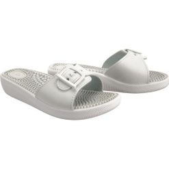 SANITAL FLEX KF-01 biały, klapki, fakirki damskie. Białe klapki damskie Sanital-Flex, w paski, bez obcasa. Za 59,90 zł.