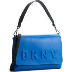 Torebka DKNY - Debossed Logo R461540602 Cerulean/Blk. Niebieskie torebki klasyczne damskie DKNY, bez wzorów, ze skóry, klasyczne, bez dodatków. W wyprzedaży za 459,00 zł.
