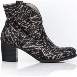 Botki na słupku kowbojki - skóra naturalna - model 503 - kolor srebrny wzór. Szare botki damskie Zapato, na wiosnę, z jeansu, eleganckie, z okrągłym noskiem, bez obcasa, na obcasie, bez zapięcia. Za 399,00 zł.