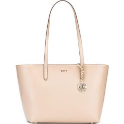DKNY Bryant Medium Torebka Beżowy. Brązowe torebki klasyczne damskie DKNY, bez wzorów, ze skóry, bez dodatków. Za 929,95 zł.