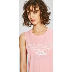 Emporio Armani - Top. Różowe bluzki damskie Emporio Armani, s, z nadrukiem, z bawełny, z okrągłym kołnierzem. W wyprzedaży za 99,90 zł.