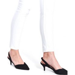 Szpilki damskie. Czarne szpilki Top Secret, bez wzorów, z jeansu, eleganckie, bez obcasa, na szpilce, bez zapięcia. W wyprzedaży za 29,99 zł.