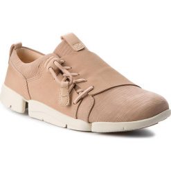 Sneakersy CLARKS - Tri Camilla 261317614 Sand Combi. Brązowe półbuty damskie Clarks, bez wzorów, ze skóry, bez obcasa, na płaskiej podeszwie, bez zapięcia. W wyprzedaży za 259,00 zł.