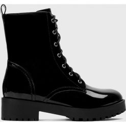 Kazar Studio - Workery. Czarne workery damskie z materiału, z okrągłym noskiem, na sznurówki. W wyprzedaży za 249,90 zł.