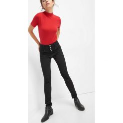 Jeansy skinny z wysokim stanem. Czarne boyfriendy damskie Orsay, z bawełny, z podwyższonym stanem. Za 149,99 zł.