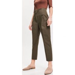 Spodnie z kantem - Khaki. Spodnie damskie Reserved. Za 119,99 zł.