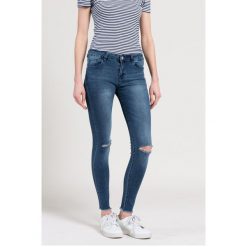 Haily's - Jeansy. Niebieskie jeansy damskie rurki marki Haily's, z aplikacjami, z bawełny, z obniżonym stanem. W wyprzedaży za 69,90 zł.