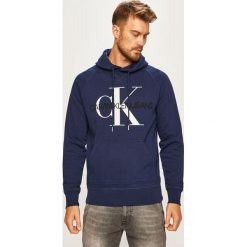 Calvin Klein Jeans - Bluza. Niebieskie bluzy męskie Calvin Klein Jeans, m, z aplikacjami, z bawełny, z kapturem, bez rękawów, z kapturem. Za 449,90 zł.