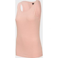 Top damski TSD306 - jasny róż melanż. Różowe topy damskie 4f, bez wzorów, z dzianiny, bez kołnierzyka. Za 24,99 zł.