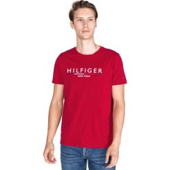 Tommy Hilfiger Koszulka Czerwony. Czerwone podkoszulki męskie xl, z nadrukiem, z bawełny, krótkie. Za 206,95 zł.