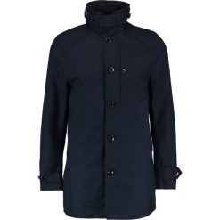GStar GARBER TRENCH Prochowiec mazarine blue. Niebieskie płaszcze męskie marki G-Star, m, bez wzorów, z bawełny. Za 929,00 zł.