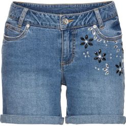 Szorty w kwiaty bonprix jasnoniebieski "bleached". Niebieskie jeansy damskie bonprix, na lato, z aplikacjami, z jeansu. Za 99,99 zł.