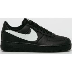 Nike Sportswear - Buty Air Force 1 07. Czarne buty sportowe męskie Nike Sportswear, ze skóry, na sznurówki. Za 549,90 zł.