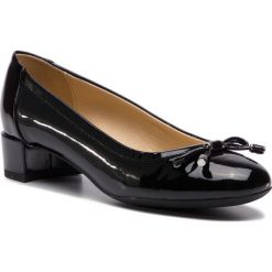 Półbuty GEOX - D Carey D D82V8D 00066 C9999 Black. Czarne półbuty damskie Geox, na co dzień, bez wzorów, ze skóry ekologicznej, bez obcasa, na obcasie, bez zapięcia. W wyprzedaży za 259,00 zł.