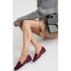 Bordowe Mokasyny Whatever The Reason. Czerwone półbuty damskie vices, w paski, z lakierowanej skóry, bez obcasa, na płaskiej podeszwie, z paskami. Za 54,99 zł.