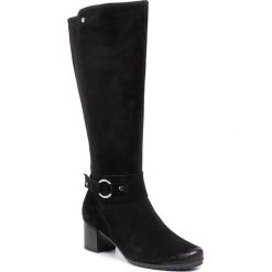 Kozaki CAPRICE - 9-25526-23 Black Suede Co 005. Czarne kozaki damskie Caprice, ze skóry, bez obcasa, bez zapięcia. Za 549,00 zł.