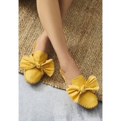 Żółte Klapki Moonstone. Żółte espadryle damskie Born2be, bez wzorów, bez obcasa. W wyprzedaży za 69,99 zł.