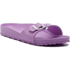 Klapki BIRKENSTOCK - Madrid 1013090 Lavender. Fioletowe klapki damskie marki Birkenstock, bez wzorów, z tworzywa sztucznego, bez obcasa. Za 109,00 zł.