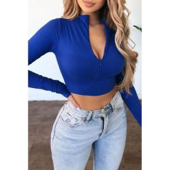 Bluzka damska SIRINA BLUE. Niebieskie bluzki damskie IVET, bez wzorów, z jeansu, eleganckie, bez kołnierzyka, z długim rękawem. W wyprzedaży za 49,00 zł.