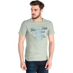 Jack & Jones Deep Surf Koszulka Zielony. Zielone podkoszulki męskie Jack & Jones, l, z haftami, z bawełny, bez kołnierzyka, krótkie. Za 66,95 zł.