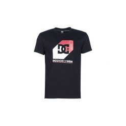 T-shirty z krótkim rękawem DC Shoes NOSED UP SS M TEES KVJ0. Czarne t-shirty męskie marki DC Shoes, s, bez wzorów, bez kołnierzyka, krótkie. Za 103,20 zł.