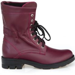 Sznurowane botki z ociepleniem na grubej podeszwie - skóra naturalna - model 431 - kolor bordowy. Czerwone botki damskie Zapato, na zimę, z jeansu, bez obcasa, na płaskiej podeszwie, na sznurówki. W wyprzedaży za 299,25 zł.