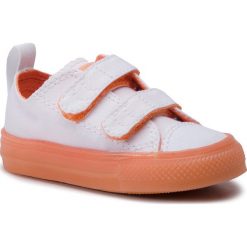 Trampki CONVERSE - Ctas 2V Ox 760749C White/Nectarine/Nectarine. Białe trampki dziewczęce Converse, bez wzorów, z gumy, na rzepy. W wyprzedaży za 119,00 zł.