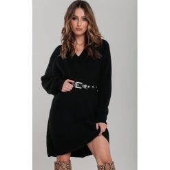 Czarna Sukienka Navarro. Czarne sukienki damskie Renee, uniwersalny, w paski, z dzianiny, z asymetrycznym kołnierzem, bez rękawów, długie, mini, asymetryczne. Za 169,99 zł.