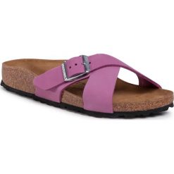 Klapki BIRKENSTOCK - Siena II 1017066 Purple Orchid. Różowe klapki damskie Birkenstock, bez wzorów, ze skóry, bez obcasa. Za 349,00 zł.
