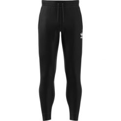 Spodnie adidas Slim Fleece (DN6009). Czarne rurki męskie marki Adidas, z bawełny. Za 223,99 zł.