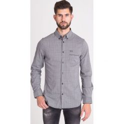 KOSZULA GUESS W KRATĘ. Czarne koszule męskie Guess, xl, z haftami, z klasycznym kołnierzykiem, bez rękawów. Za 159,50 zł.