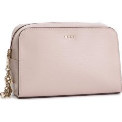 Kosmetyczka DKNY - R91R3A68 Iconic Blush 3IB. Różowe kosmetyczki męskie DKNY, bez wzorów, ze skóry. Za 379,00 zł.