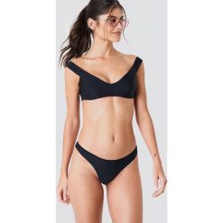 Stroje dwuczęściowe damskie: J&K Swim X NA-KD Góra bikini z obniżonymi ramiączkami – Black